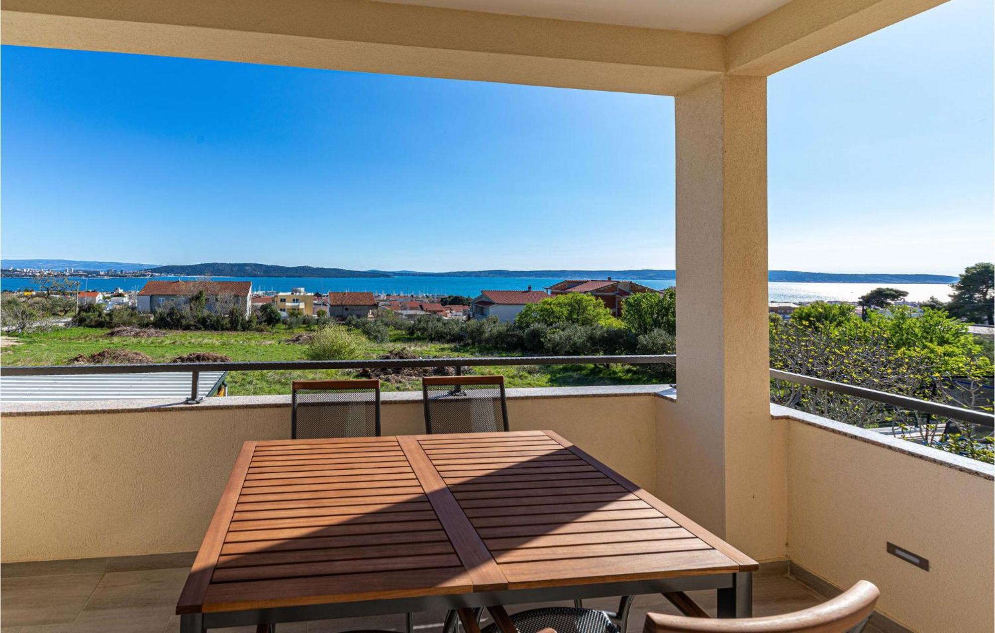 2 Bedroom Gorgeous Apartment In Kastel Gomilica Kastela Luaran gambar